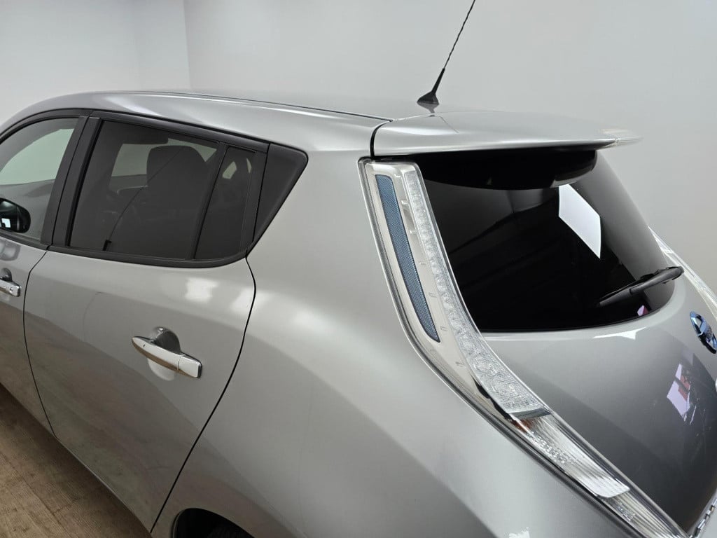 Nissan Leaf occasion acenta 30 kwh met parkeercamera | tweedehands nissan l