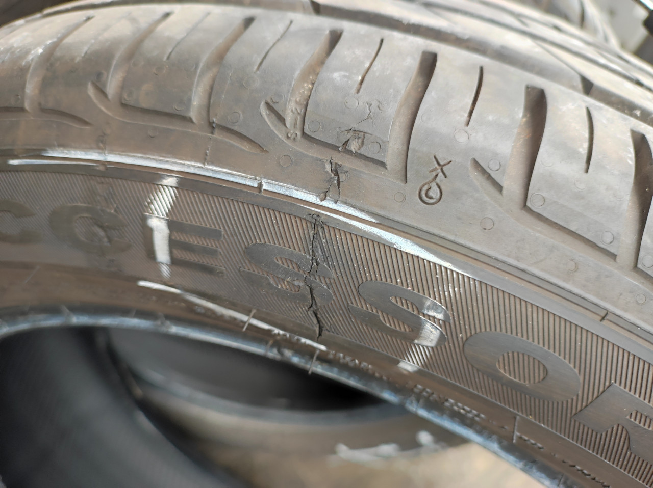 4 Zo goed als nieuwe Tyfoon zomerbanden 185/55 R16 V