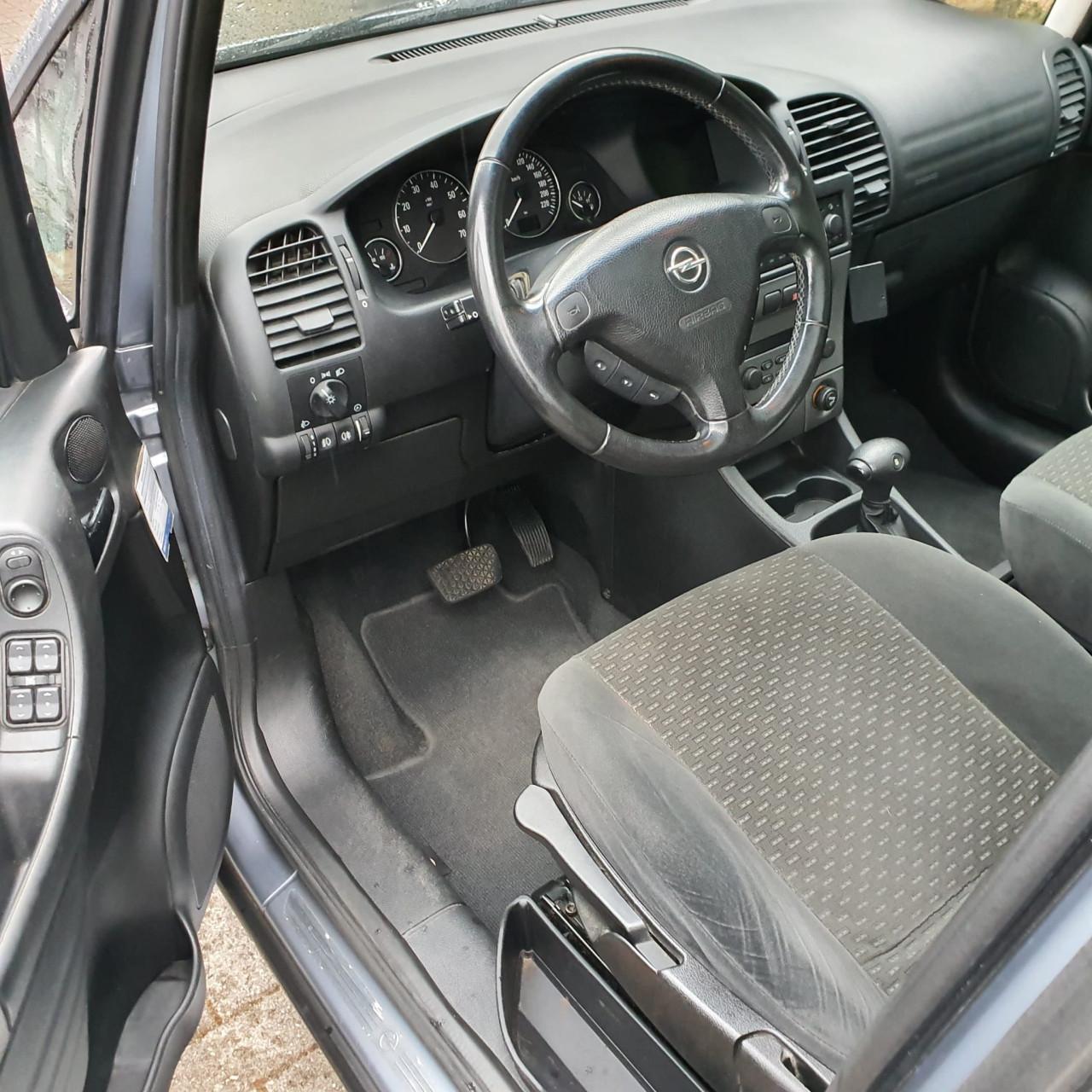 Opel Zafira 2.2 16V Elegance Automaat