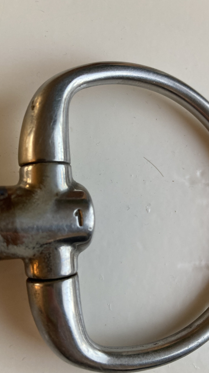 Trust sweet iron locked bustrens
