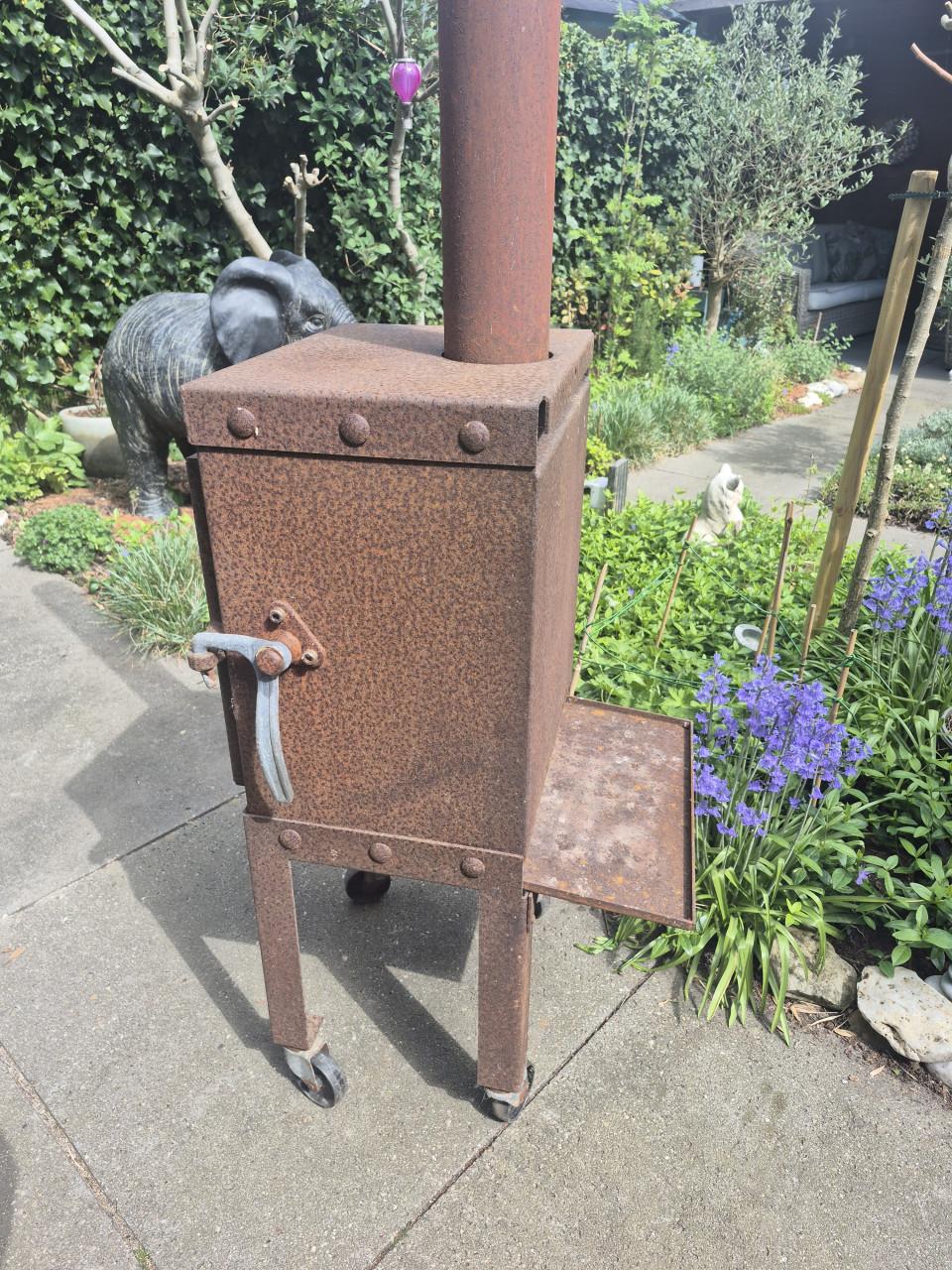 Reny Tuinhaard van cortenstaal op wielen