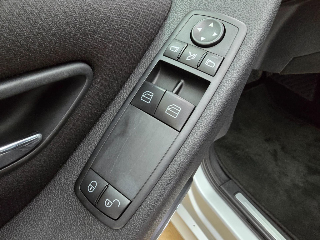 Mercedes-Benz B-Klasse 200 occasion automaat luxe uitvoering en hoge instap