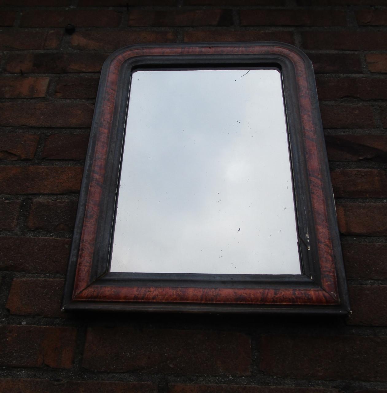 Antieke Spiegel met Houten Lijst.