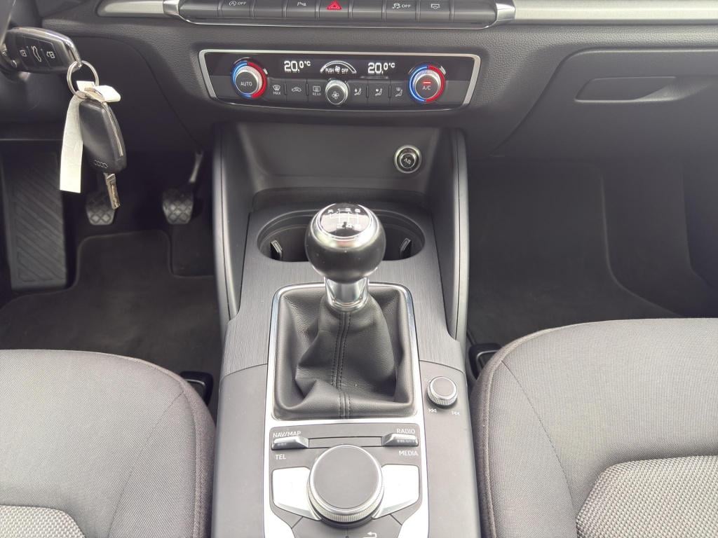 Audi A3 sportback 30 tfsi | navi | parkeersensors v+a | airco (automatisch)