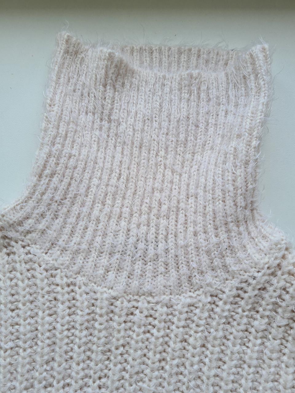 Bershka  zachte warme ecru , licht beige koltrui  Maat M