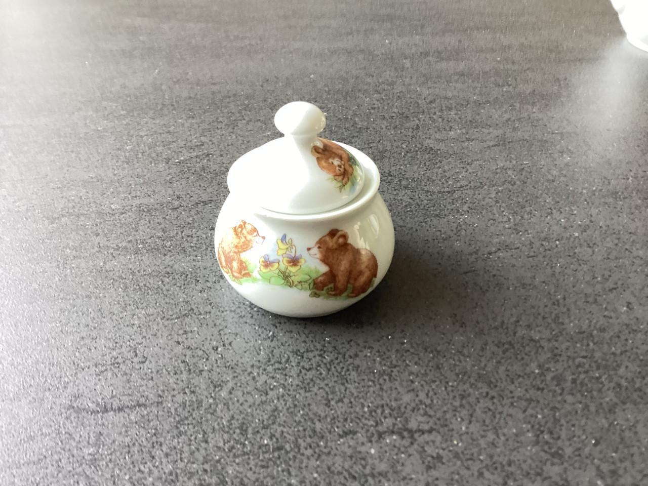 Kinderserviesje . Opdruk Beertjes