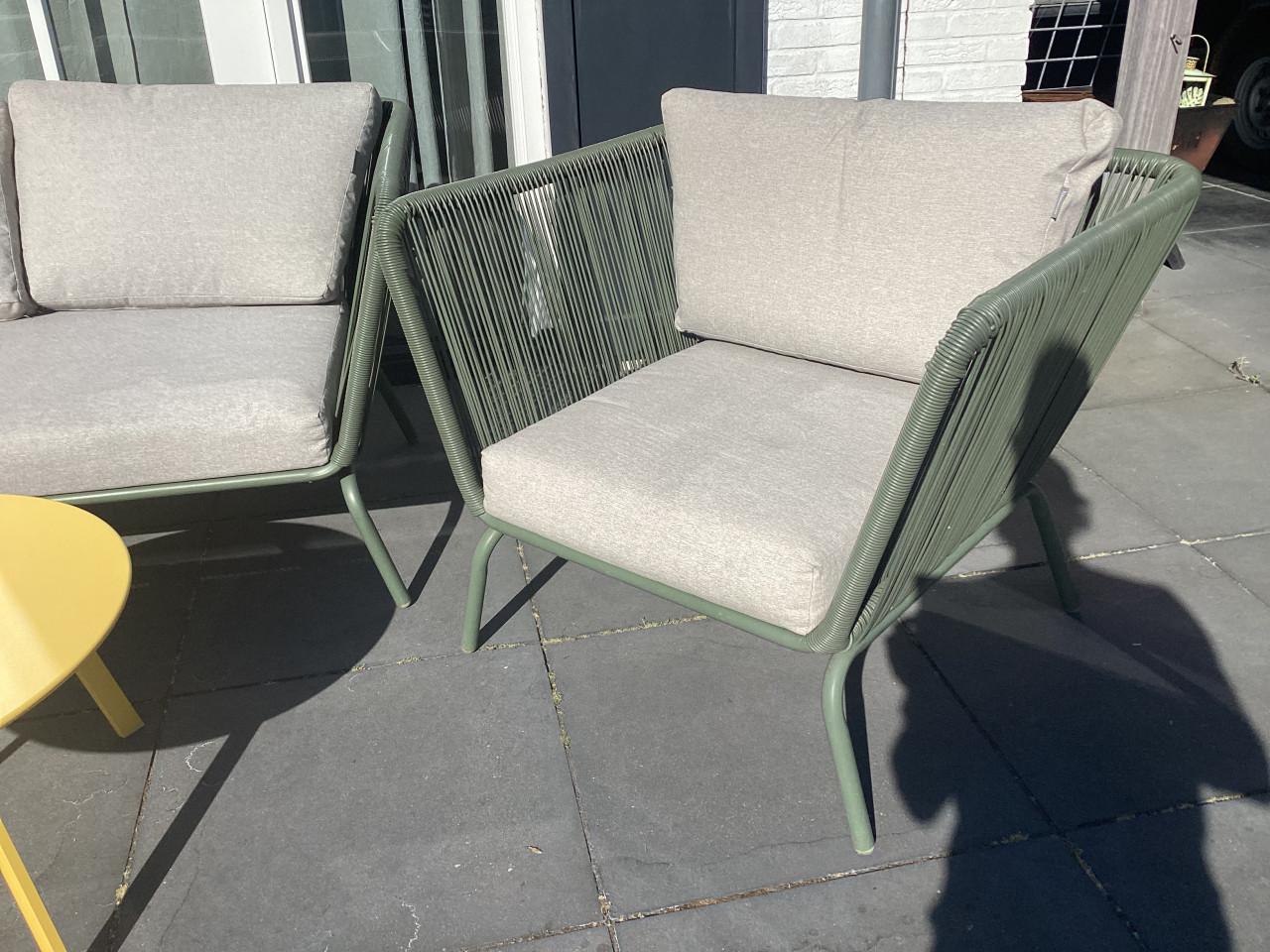 Tuinset met kussens + tafeltje