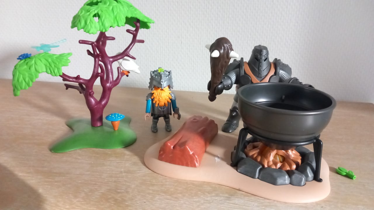 Playmobil dwergsoldaat en reus bij vuurpot set9409t