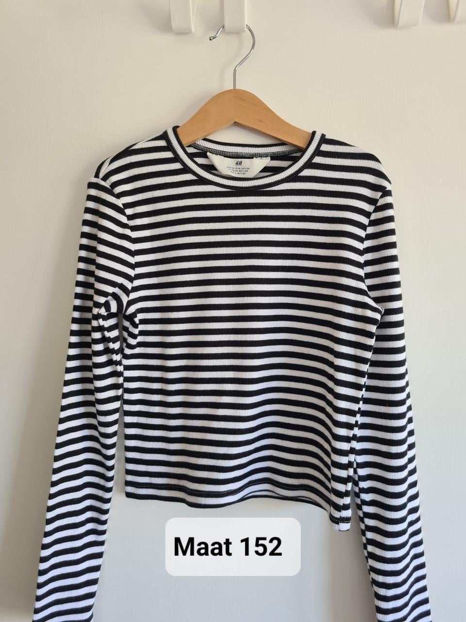 H&M zwart - wit gestreepte trui  Mt 152