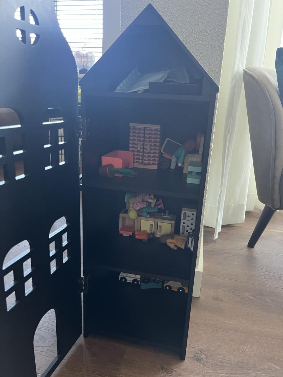 Poppenhuis (HEMA) met complete inventaris