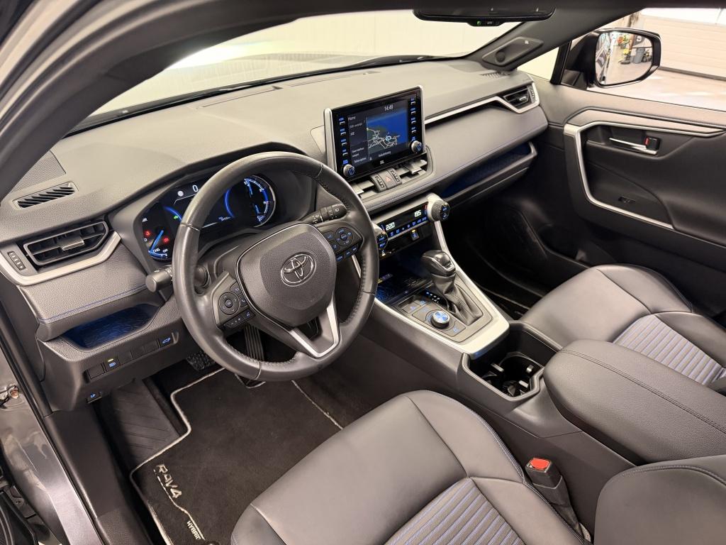 Toyota Rav4 2.5 hybrid awd bi-tone| jbl| achtr.camera| adapt.cruise