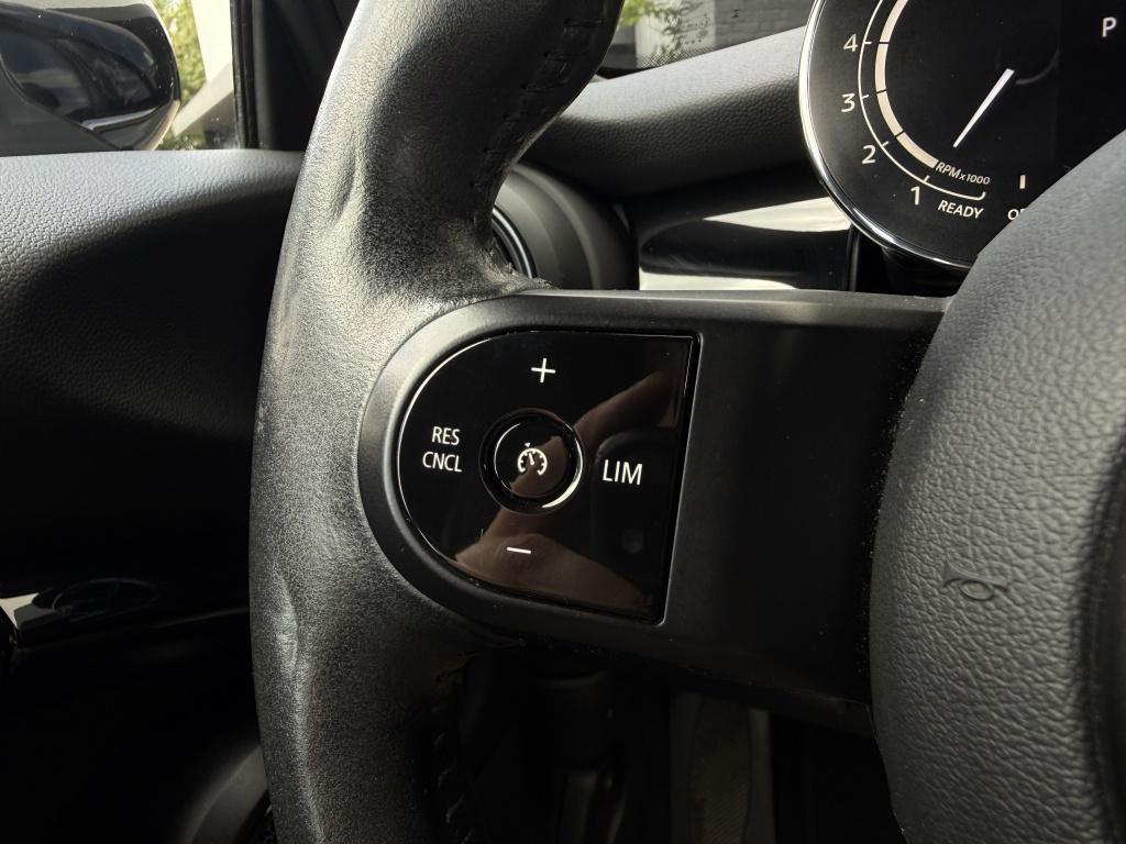 Mini Cooper 1.5 cooper business editie - facelift - automaat - half leder -