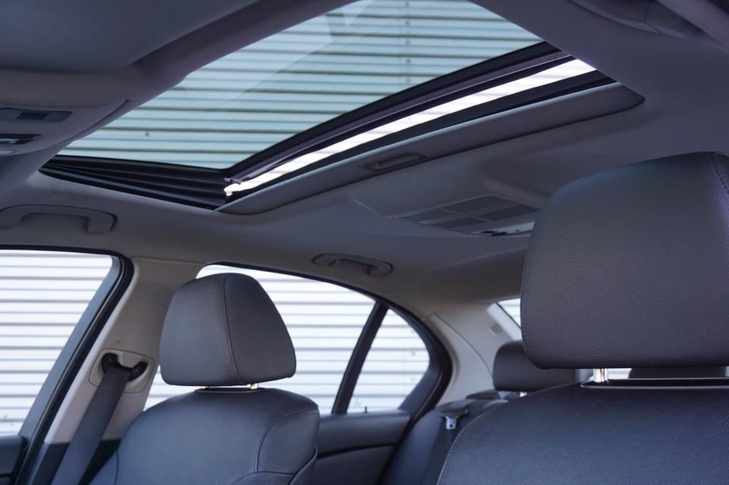 BMW 5 Serie 523i automaat - airco / navi / cruise / leder / pano / stoelver