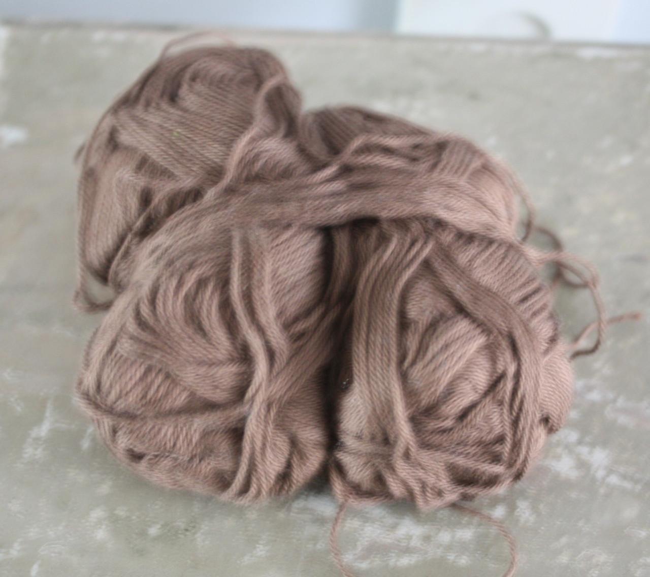 Set van 2 bolletjes bruine wol