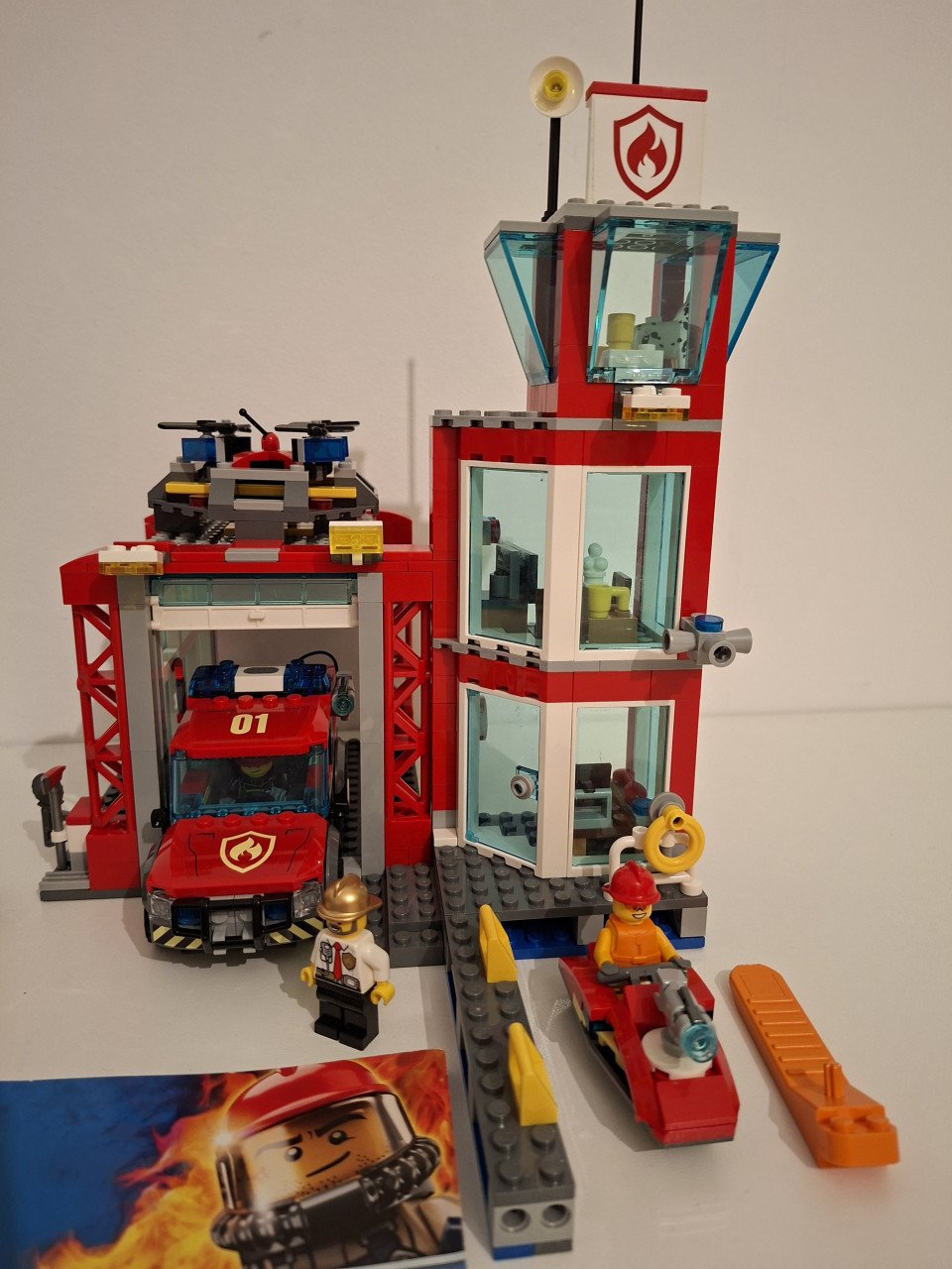 Lego city brandweerkazerne 60215 compleet met boekjes