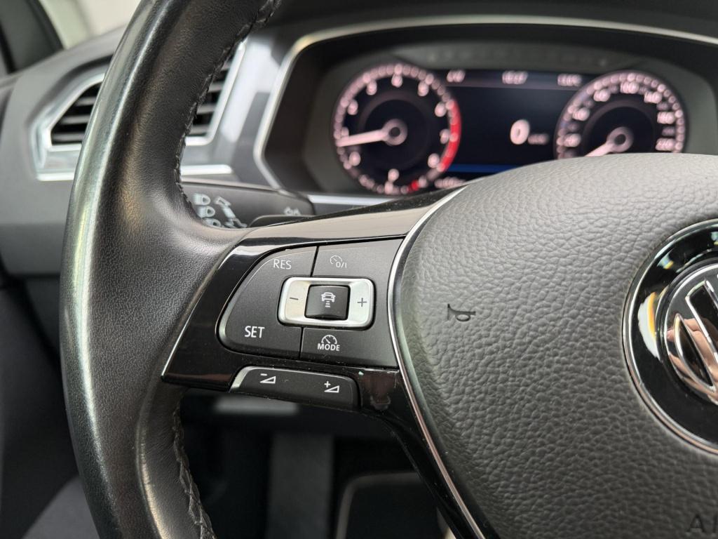 Volkswagen Tiguan 1.4 tsi 4motion highline r-line 1800kg/leder/digital/r-li