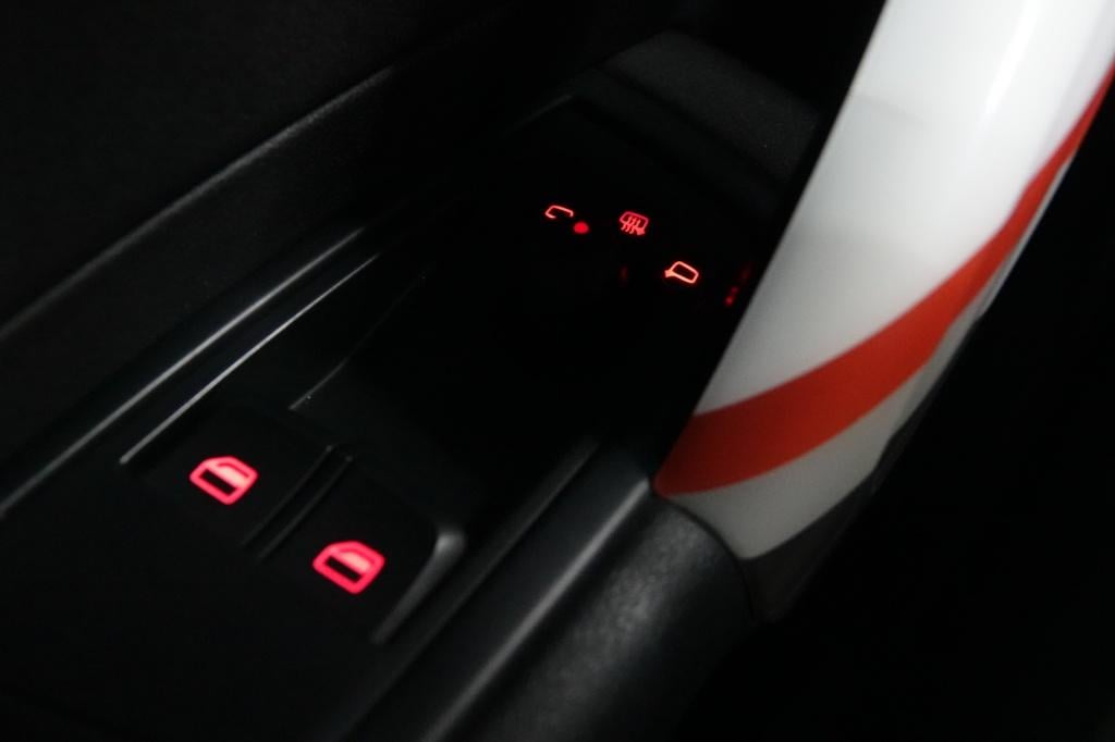 Audi A1 1.4 tfsi | stoelverw. | automaat | 18" | pdc |