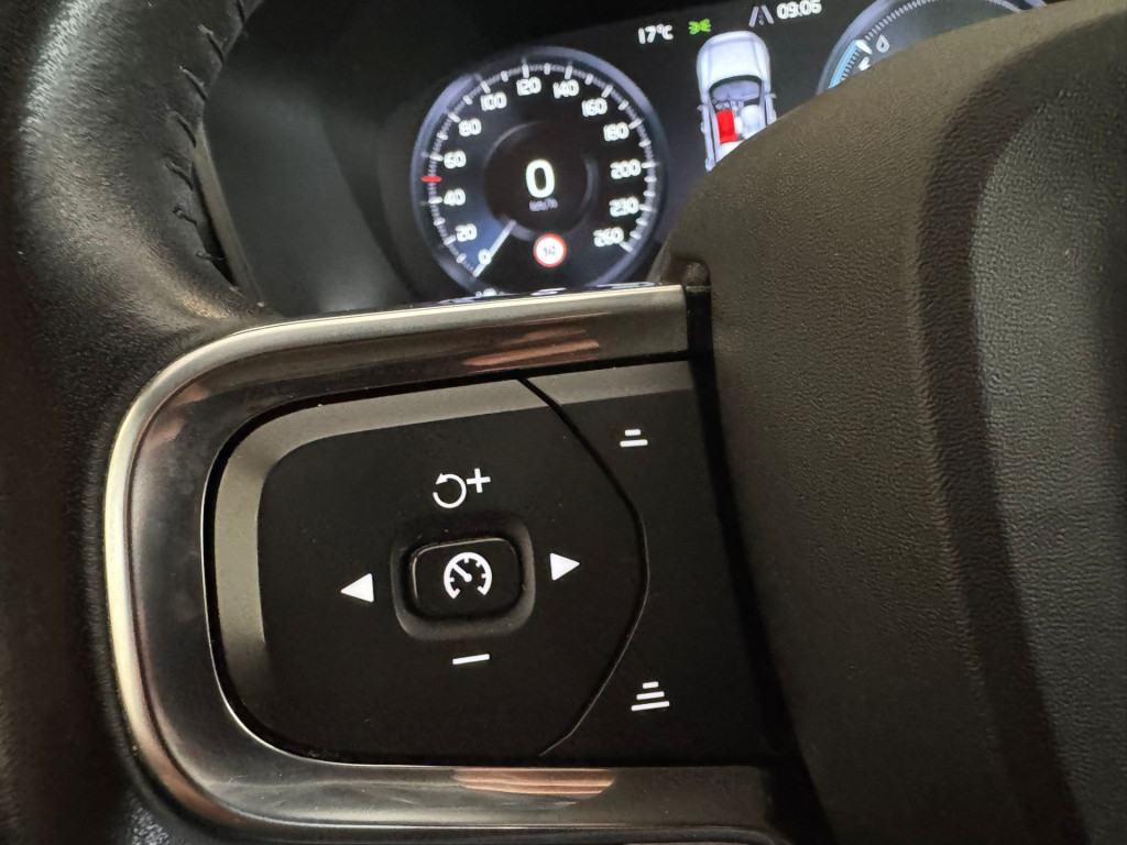 Volvo XC40 1.5 t4 recharge inscription expression