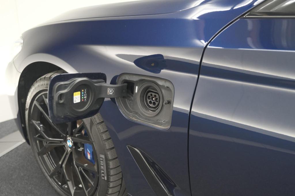 BMW 5 Serie 545e xdrive business edition plus | m sportpakket | driving ass