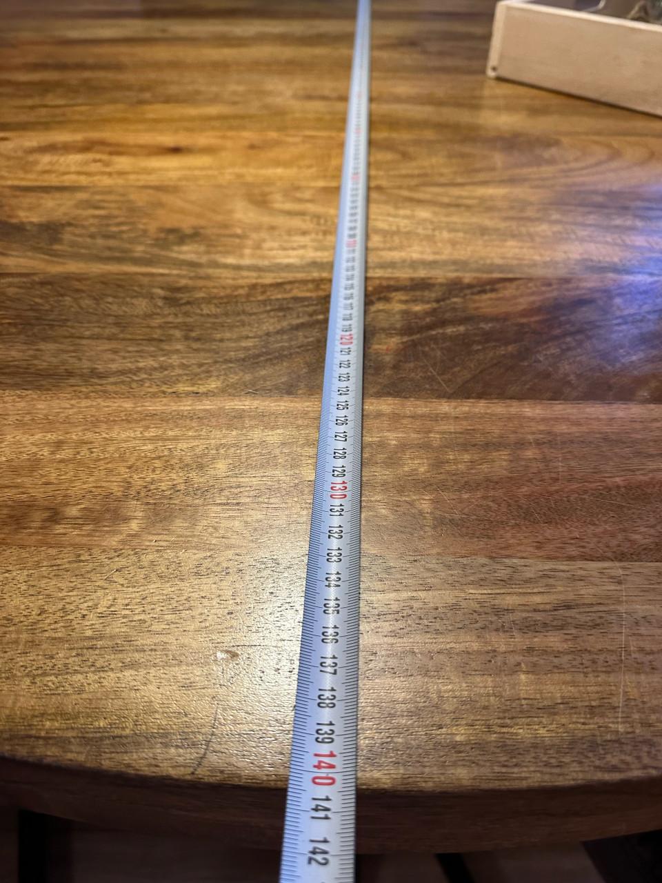 Eettafel met stoelen