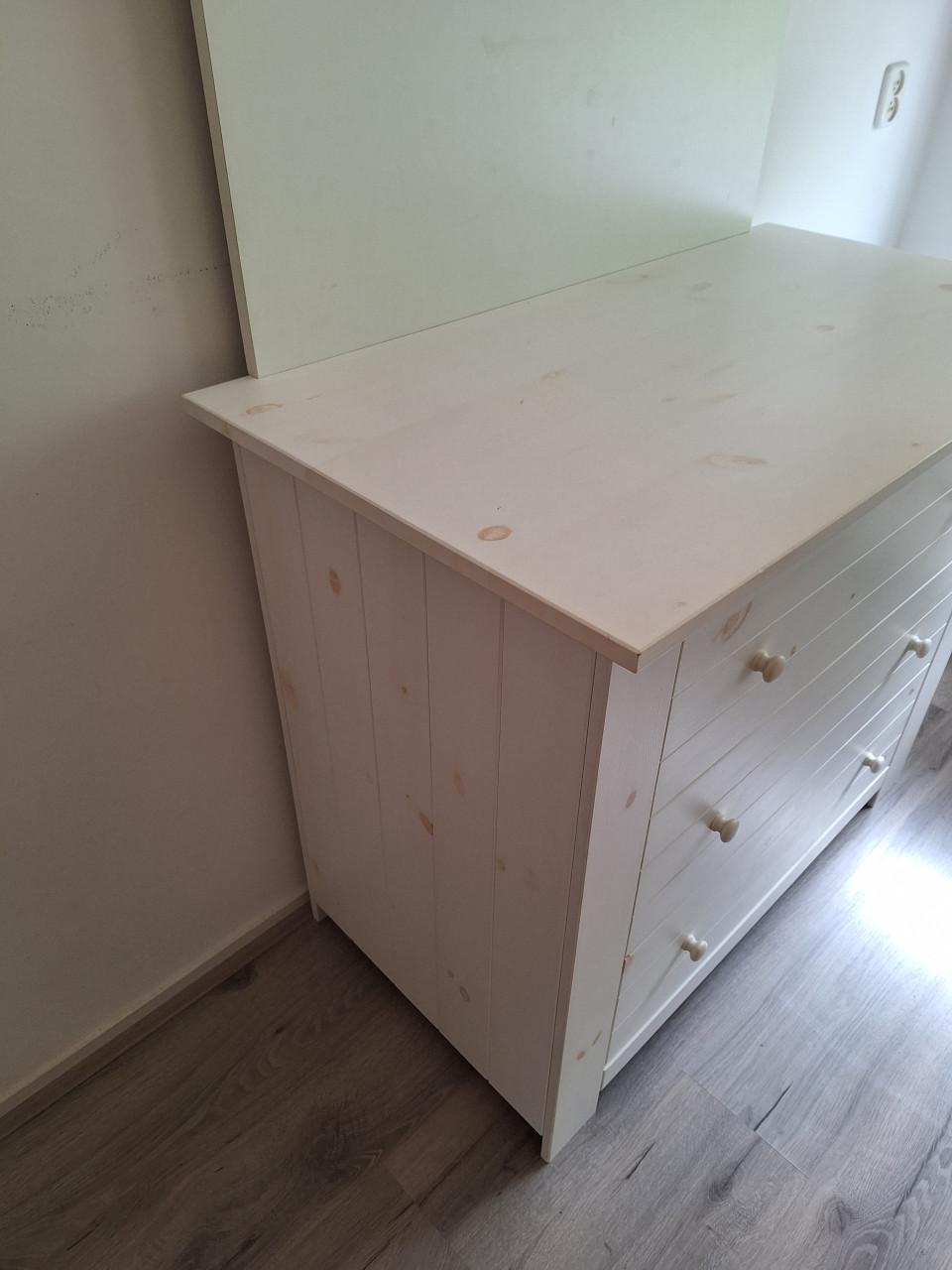 Babykamer commode en kast