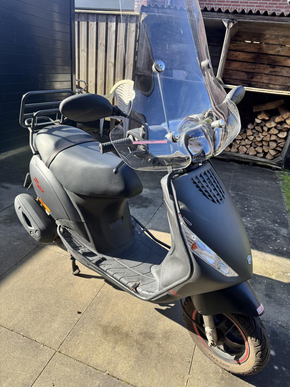 Piaggo Zip 4tact 45km 2023 mat grijs