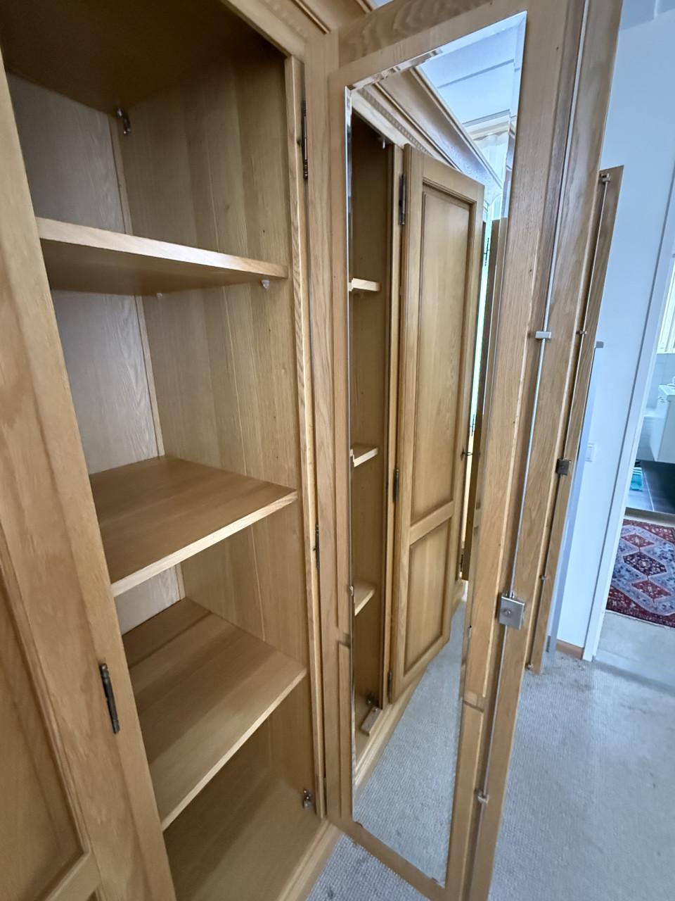 Massief Eikenh 5 deurskast. Hang en leg. In perfecte staat. Zonder krasje.