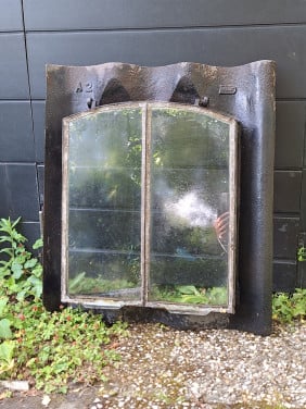 Dakraam van gietijzer, enkel glas, oud-hollandse pan
