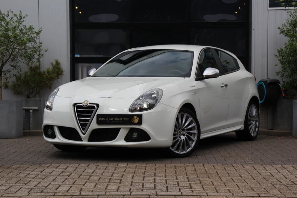 Alfa Romeo Giulietta 1.4 t turbo sportiva tct automaat - xenon - leder - st