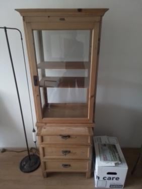 Grenen vitrinekast (Oost-Europees)