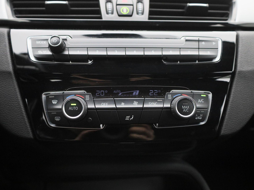 BMW X1 sdrive18i | automaat | navigatie | camera | climate control | blueto