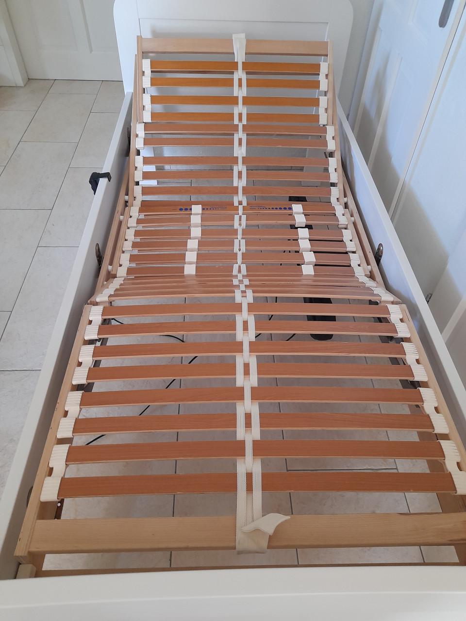 Elektrisch verstelbare 1 persoon bed 90 x 200 (z.g.a.n.)