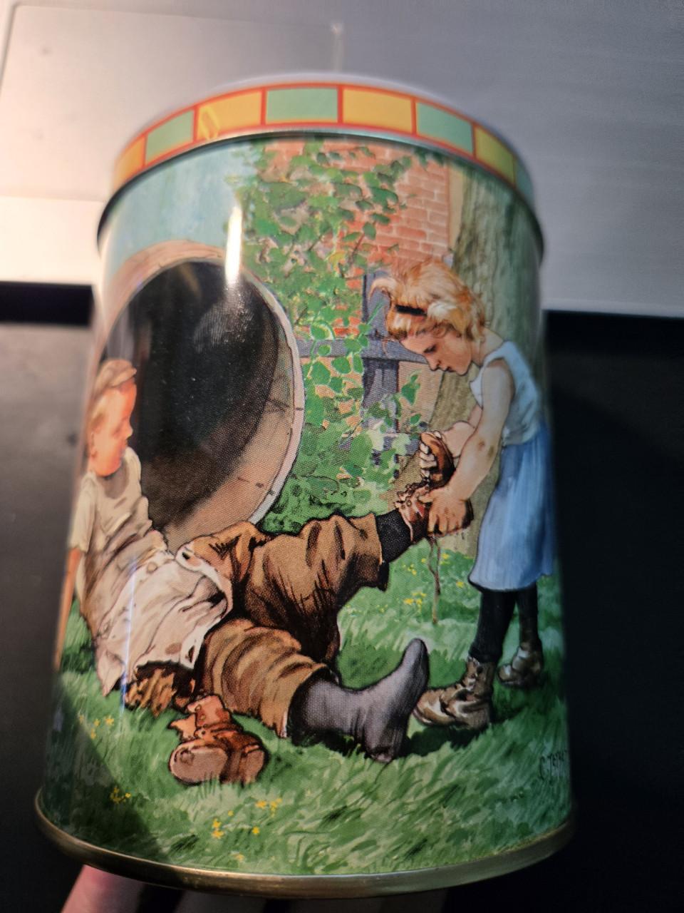 Nostalgisch, vintage blik van Ot en Sien,Hoogte 12.5 cm Ø 10 cm