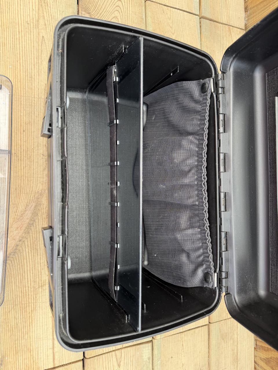 Delsey Club hardcase beautycase zwart met spiegel en slot