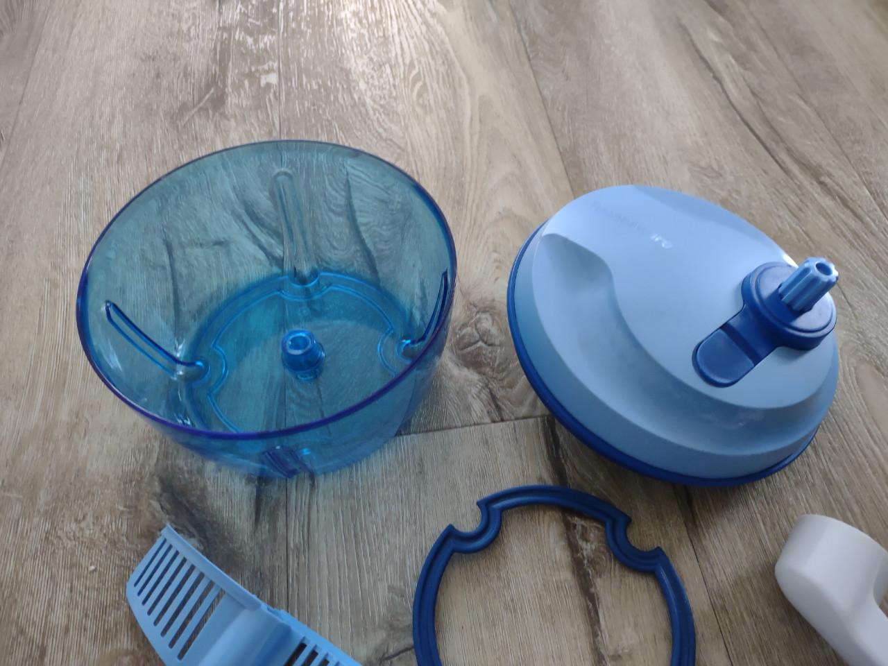 Prachtige blauwe Tupperware Quickchef, als nieuw! Snijder.