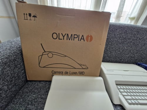 Elektrische schrijfmachine Olympia in nieuw staat