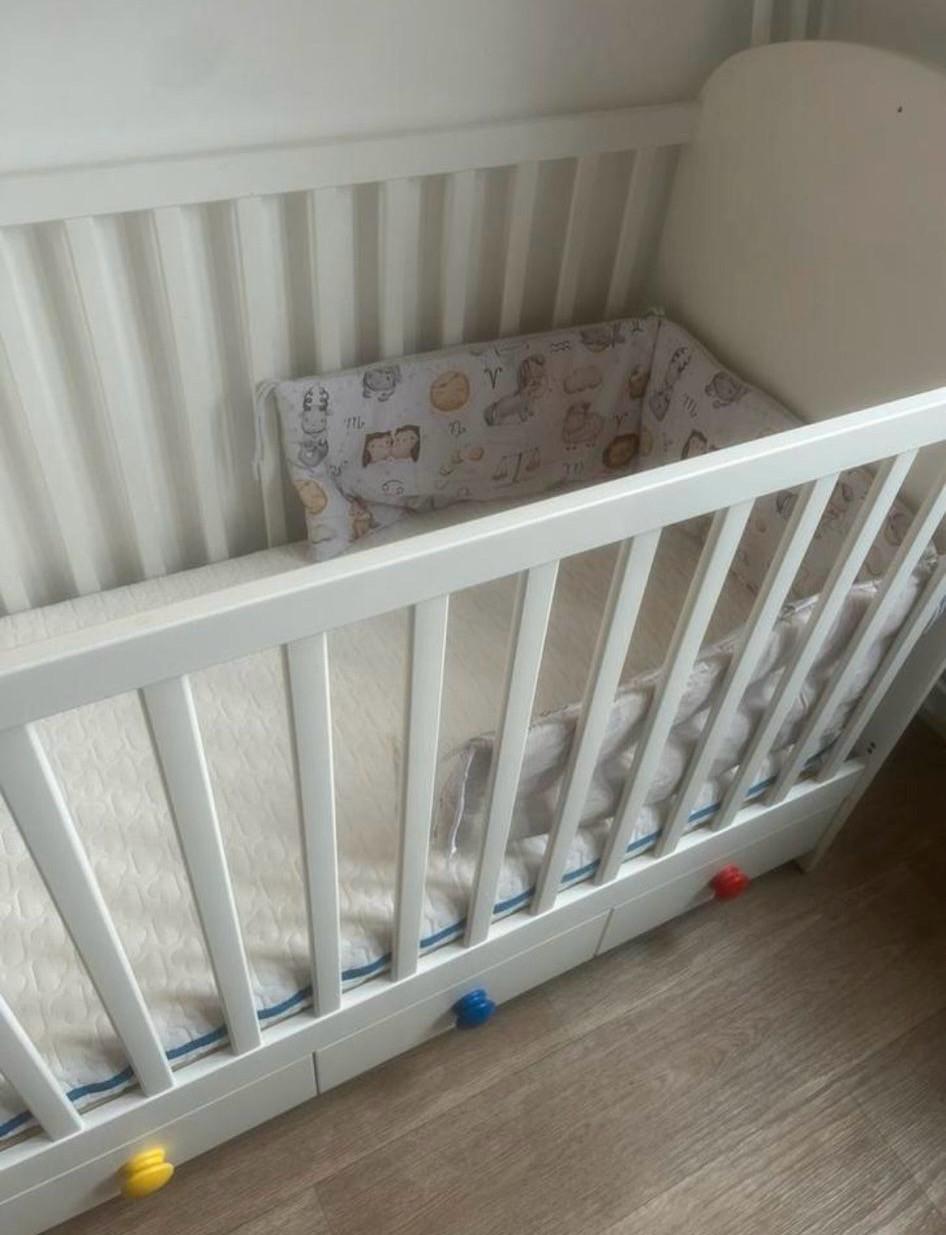 Ledikant (alles incl, matras enz)