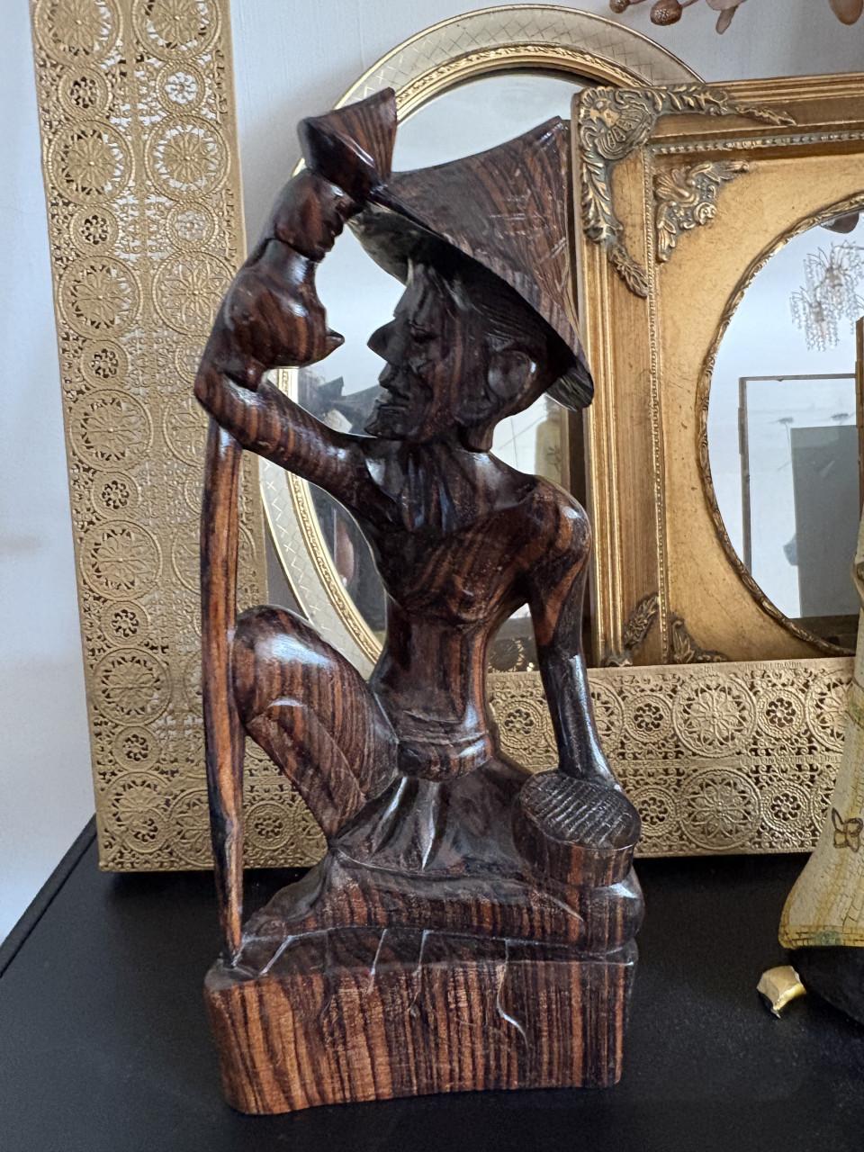 Houten beeldje uit Bali , Indonesie