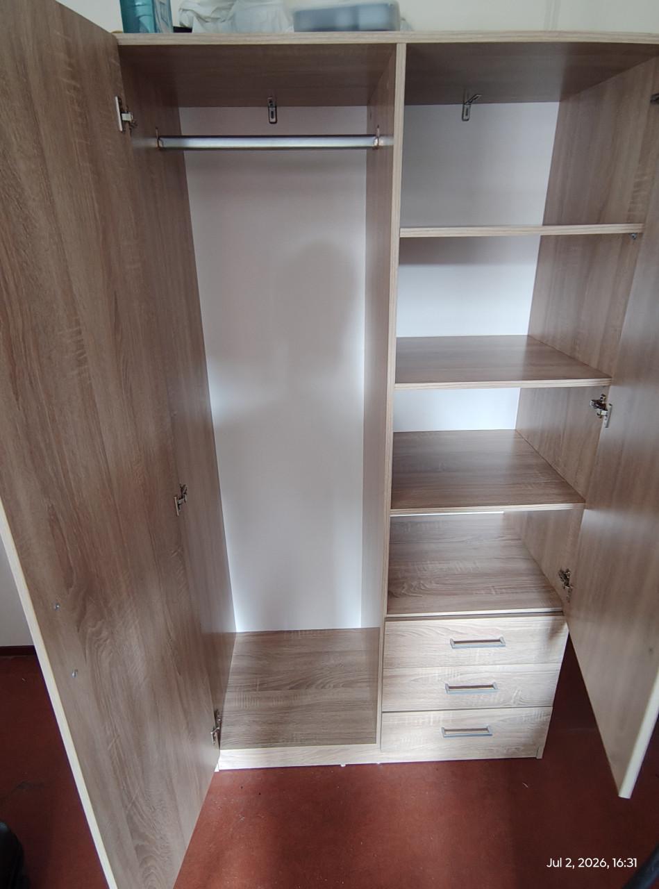 Closet free to pick up!!