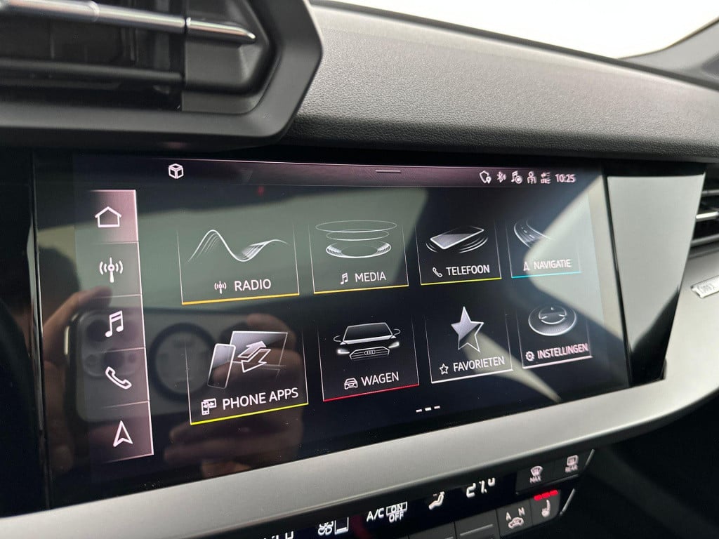 Audi A3 sportback 35 tfsi s-line pano matrix leder carplay
