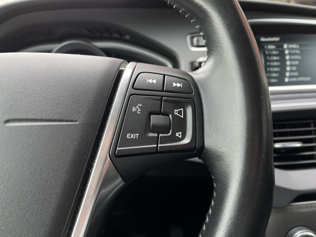 Volvo V40 2.0 t3 momentum | cruise | lmv 17'' | navi