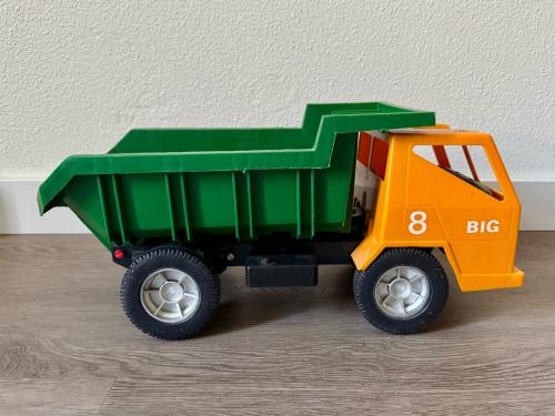 Vintage speelgoed: grote kiepwagen uit jaren ‘70