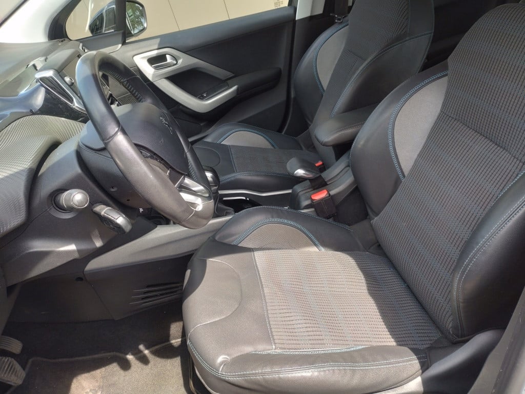 Peugeot 2008 1.2i puretech urban cross