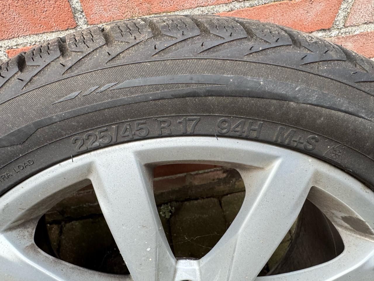 Originele VW velgen met winterbanden