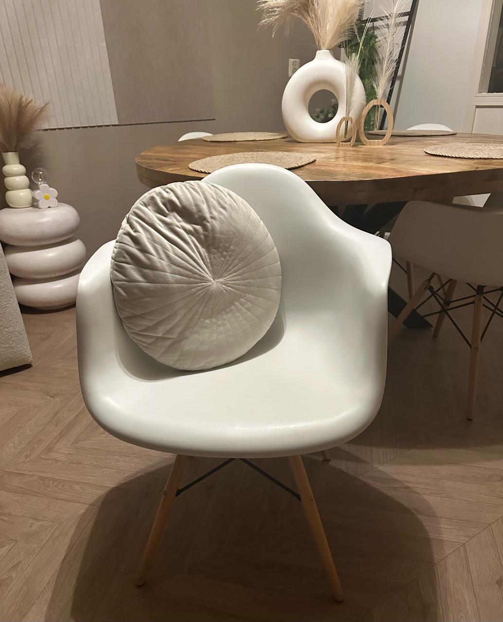 4 hele mooie witte eetkamer kuipstoelen