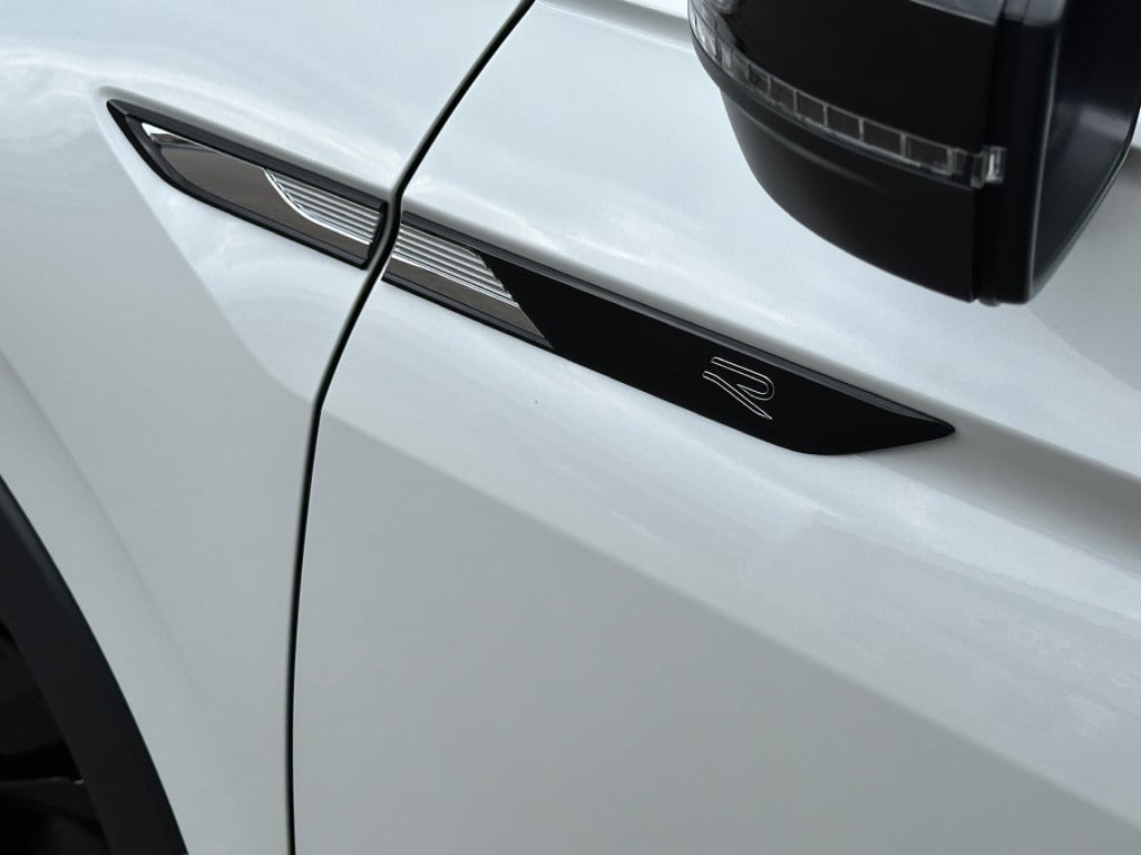 Volkswagen Tiguan 1.5 tsi 150pk dsg r-line blackstyle | panoramadak | trekh