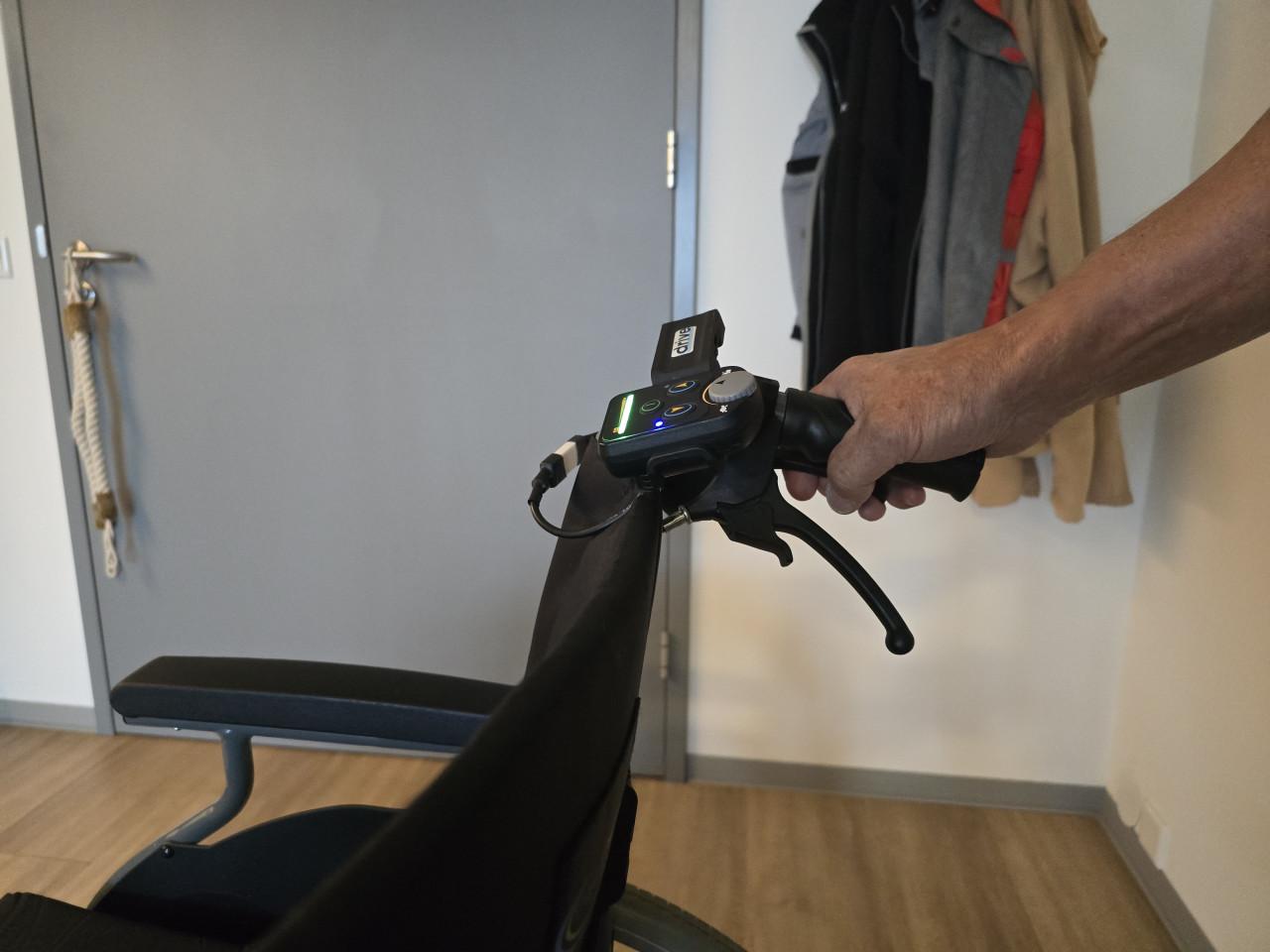 Rolstoel met hulpmotor