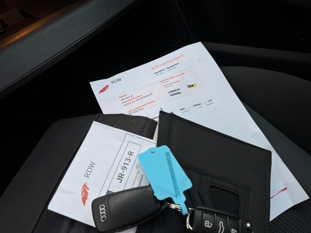 Audi A1 Sportback 1.0 tfsi design * cruise control * 17 inch * trekhaak * n