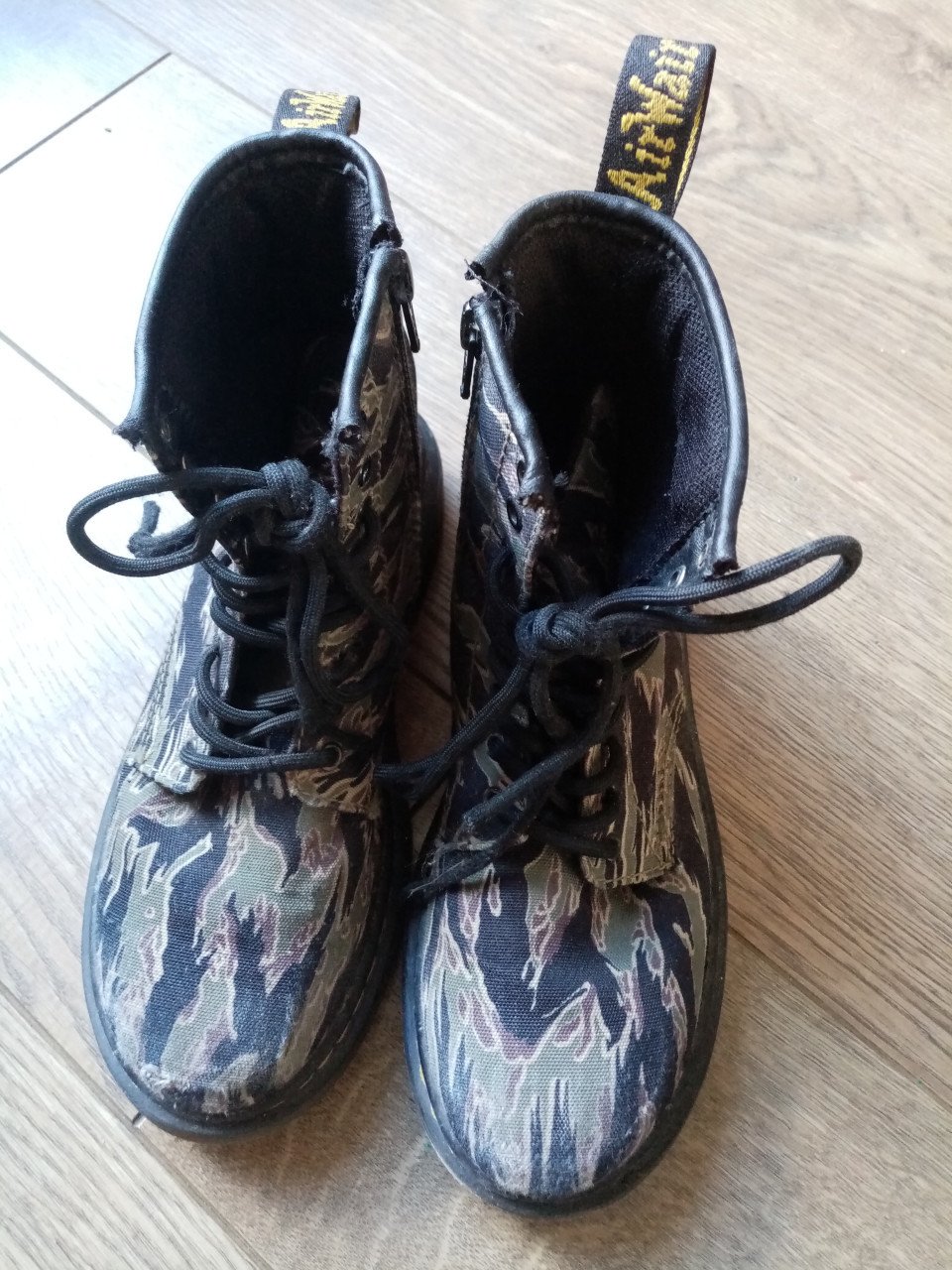 Dr. Martens met camouflage print, maat 34
