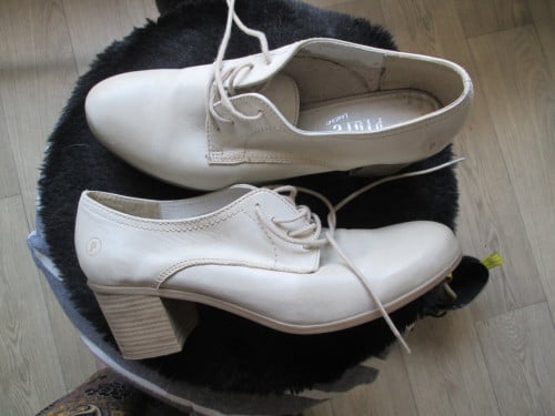 Veterschoenen met hoge blokhakken
